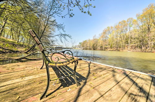 Foto 17 - Cadiz Abode w/ Decks, Fire Pit, & Lake Access