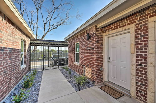 Photo 5 - Sleek Edinburg Home Near Shopping & Hiking