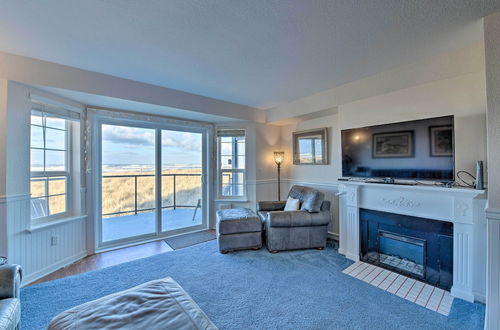 Photo 4 - Eagles View Condo in Ocean Shores w/ 3 Balconies