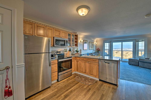 Photo 8 - Eagles View Condo in Ocean Shores w/ 3 Balconies