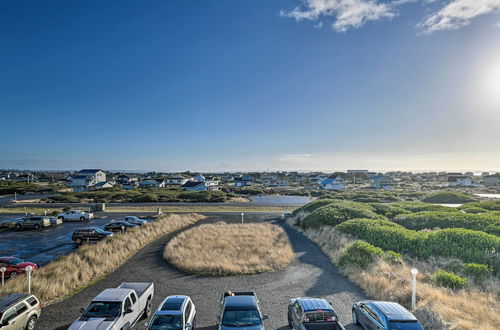 Photo 10 - Eagles View Condo in Ocean Shores w/ 3 Balconies