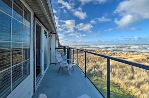 Photo 1 - Eagles View Condo in Ocean Shores w/ 3 Balconies