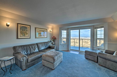 Photo 11 - Eagles View Condo in Ocean Shores w/ 3 Balconies