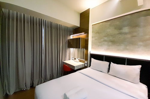 Photo 2 - Cozy Studio Room At Uttara The Icon Apartment