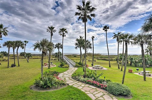 Photo 16 - Galveston Resort Condo w/ Heated Pool + Beach View