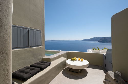 Photo 44 - SantorOia Luxury Suites