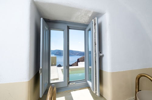 Photo 37 - SantorOia Luxury Suites