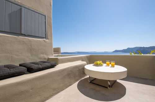 Photo 42 - SantorOia Luxury Suites