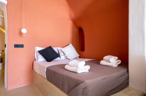 Photo 13 - SantorOia Luxury Suites