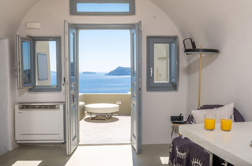 Photo 33 - SantorOia Luxury Suites