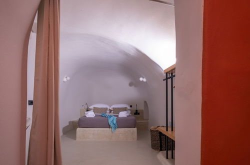 Photo 18 - SantorOia Luxury Suites