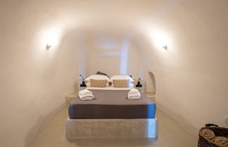 Photo 2 - SantorOia Luxury Suites