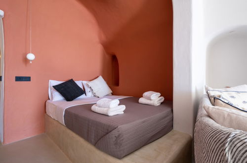 Photo 8 - SantorOia Luxury Suites