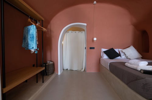 Photo 11 - SantorOia Luxury Suites