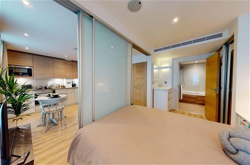 Photo 2 - Charming 1-bed Apartment in London