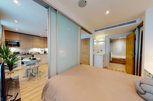 Photo 2 - Charming 1-bed Apartment in London