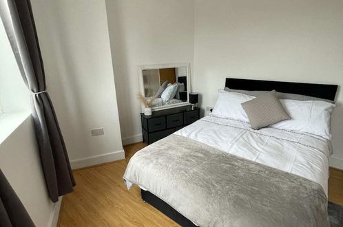 Foto 3 - Cosy & Sleek 1BD Flat - Mile End