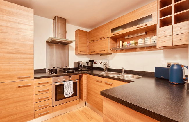 Deluxe City Apt, River Canal View& Free Parking! - Foto 16
