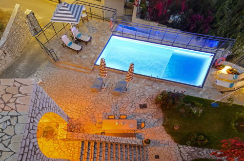 Foto 46 - Poolside Castle Panoramic Seaview Retreat