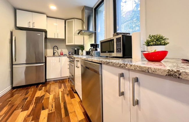 Chic Townhome with Garage Dt MTL - Photo 11