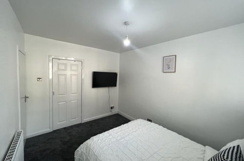 Photo 10 - Modern Executive 2-bed Apartment in London