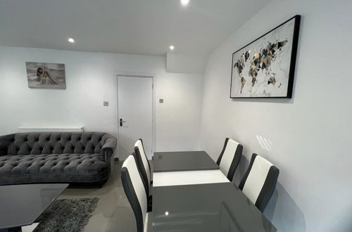 Photo 22 - Modern Executive 2-bed Apartment in London
