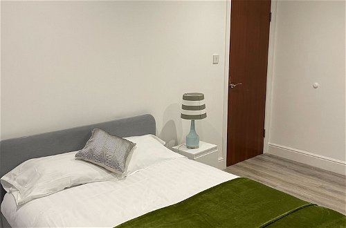 Photo 3 - Stunning 2-bed Apartment in Chelmsford
