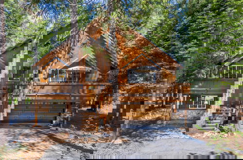 Photo 34 - Paradise Pines 3BR Secluded Cabin Minutes in Tahoe Donner!