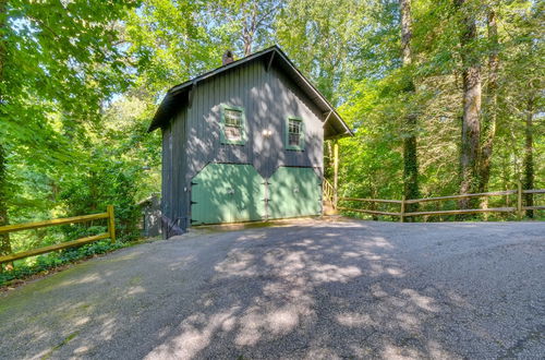 Photo 3 - Log Cabin Rental Near Table Rock State Park