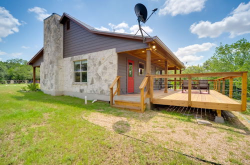 Foto 25 - Spicewood Ranch Cabin w/ Deck, Barn Access