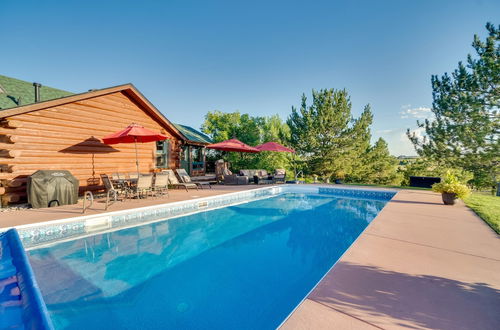 Foto 11 - Log Cabin Home in Parker w/ Pool + Mountain Views