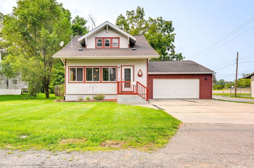 Photo 1 - Grand Blanc Rental w/ Gas Grill & Private Yard