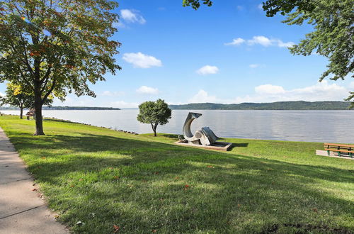 Foto 8 - Lake Pepin Waterfront Cottage - Steps to Beach