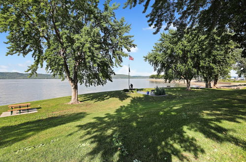 Foto 11 - Lake Pepin Waterfront Cottage - Steps to Beach