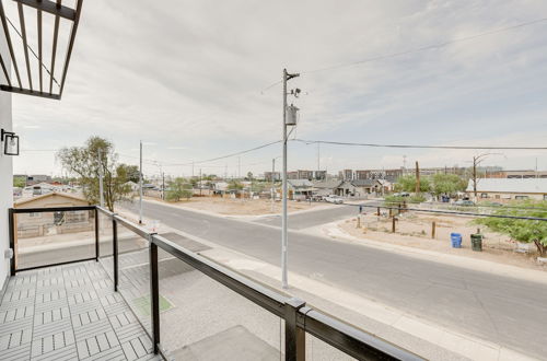 Photo 4 - Downtown Phoenix Apartment w/ Private Balcony