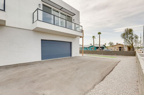 Photo 2 - Downtown Phoenix Apartment w/ Private Balcony