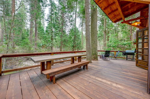 Photo 21 - Enchanting Creekside Cabin Near Kings Canyon Park