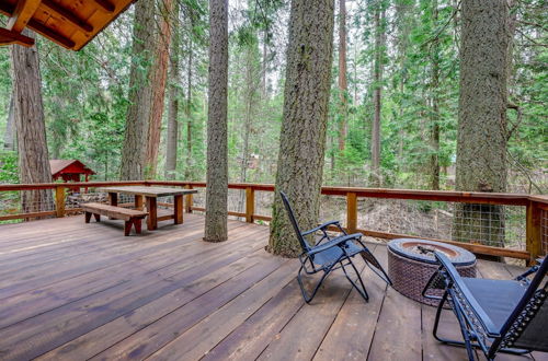 Photo 13 - Enchanting Creekside Cabin Near Kings Canyon Park