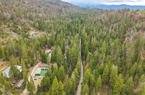 Photo 17 - Enchanting Creekside Cabin Near Kings Canyon Park