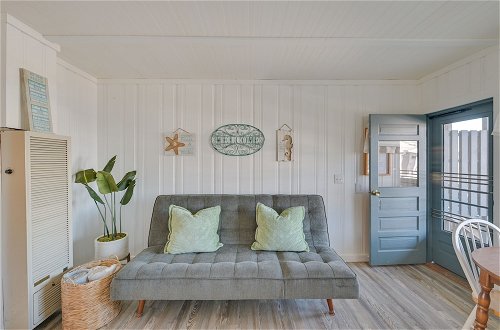 Foto 16 - Charming Hampton Home w/ Porch, Walk to Beach