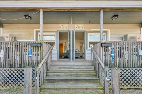 Photo 7 - Charming Hampton Home w/ Porch, Walk to Beach