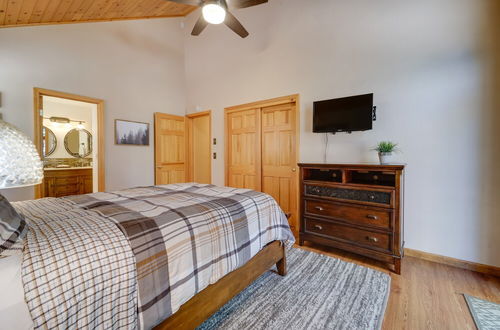 Photo 19 - Rustic Truckee Cabin Retreat w/ Community Pool