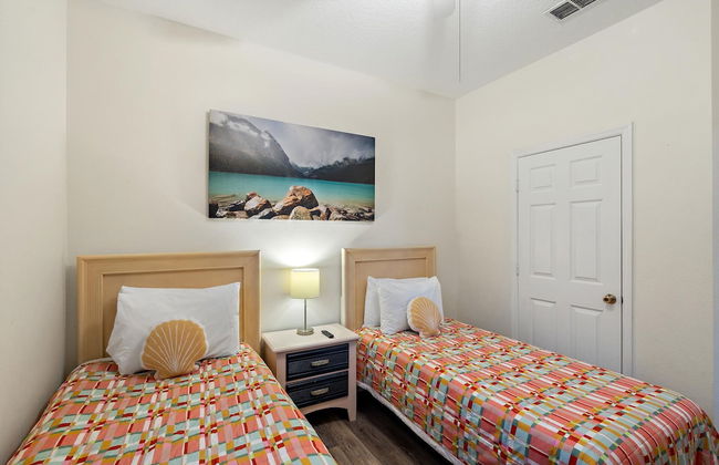 8104 fan Palm way - Photo 2