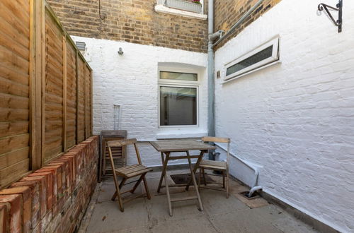 Foto 18 - Spacious 1BD Flat w/ Garden - Hammersmith