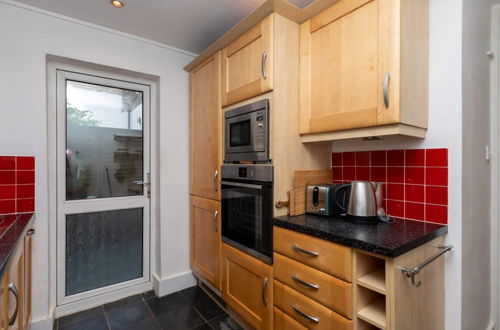 Photo 8 - Spacious 1BD Flat w/ Garden - Hammersmith