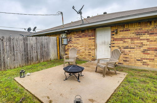 Photo 17 - Waxahachie Townhome w/ Fire Pit - Near Downtown