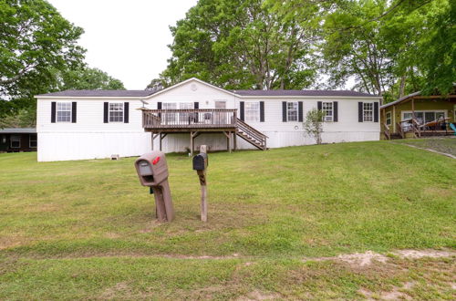 Photo 23 - Lakefront Many Vacation Home w/ Kayaks