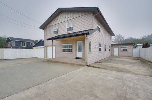 Photo 19 - Crescent City Home w/ Hot Tub: Half-block to Beach