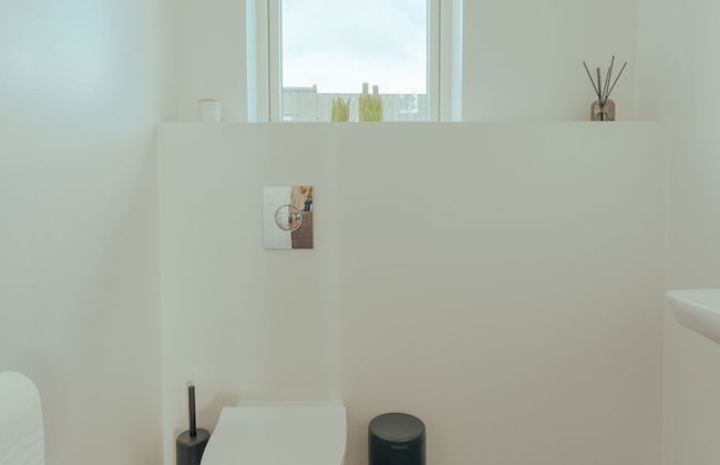 Experience Luxury Living With A Great View - Photo 15