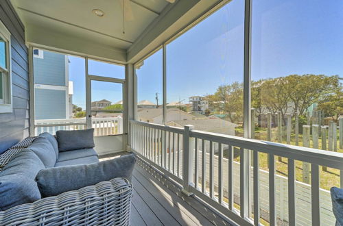 Photo 36 - Bright Coastal Abode With Porch & Beach Access